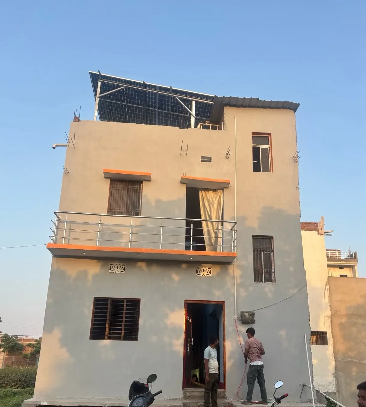 निवासी इमारतीवर सोलर